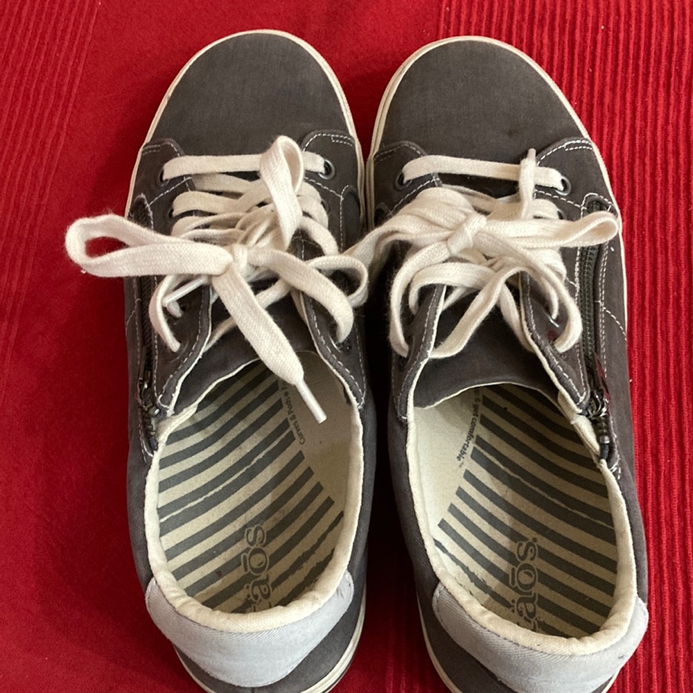 Taos star women’s sneakers